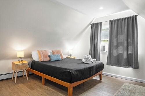 5BR Retreat Minutes from Blue Mountain and Jim Thorpe - EV Charger