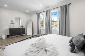 5 bedrooms, desk, free WiFi, bed sheets