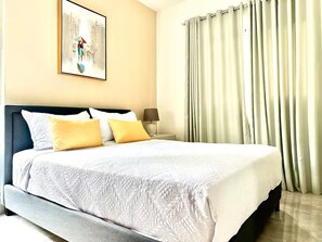 Ferros/tábuas de passar roupa, acesso à internet, roupa de cama
