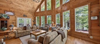 Waterfront Log Cabin with Boathouse, sandy beach and firepit on Lake Anna