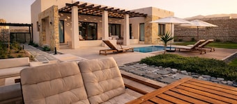 Private Pool Retreat - Full-Service Villa