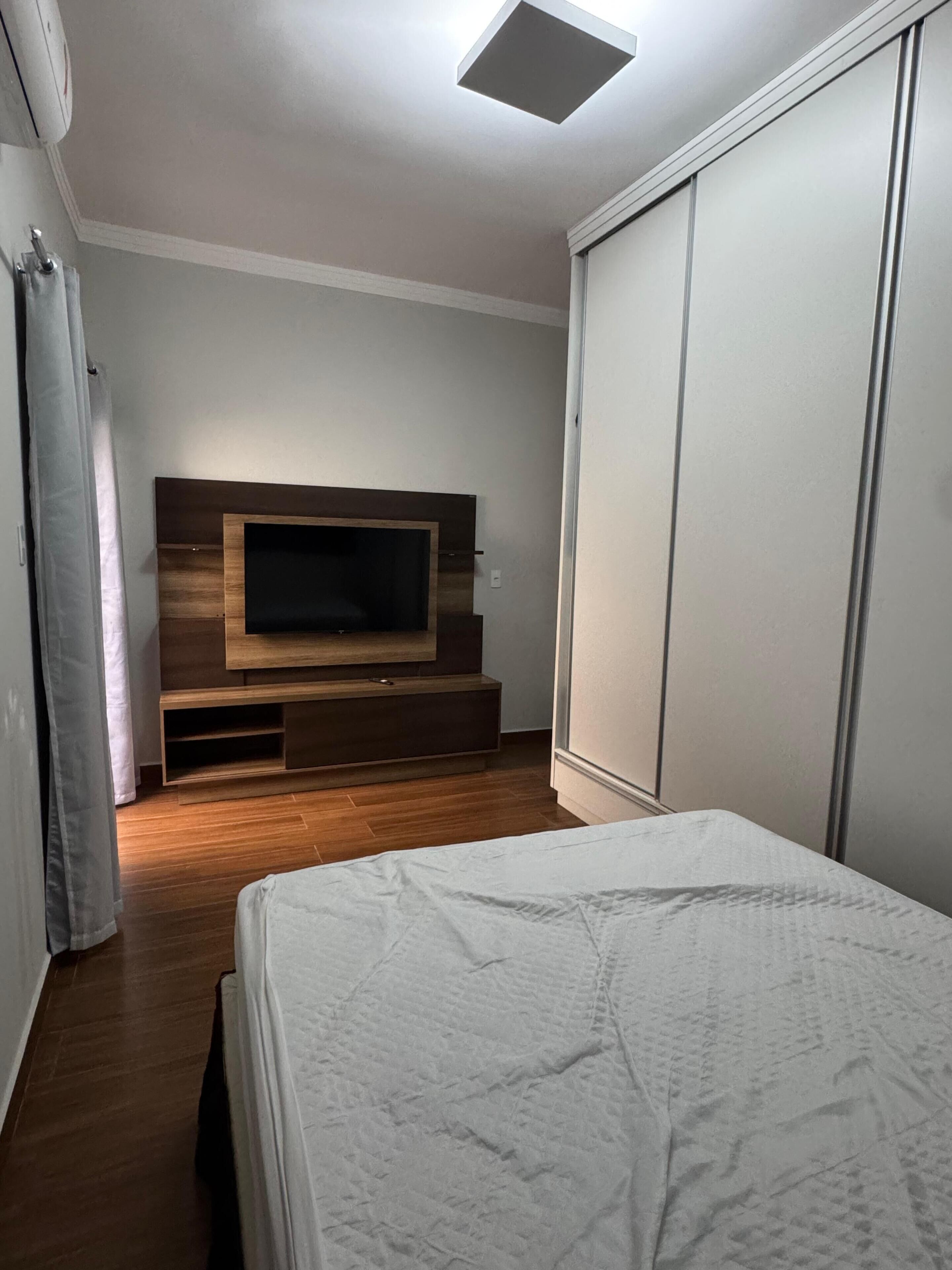 2 bedrooms, iron/ironing board, free WiFi