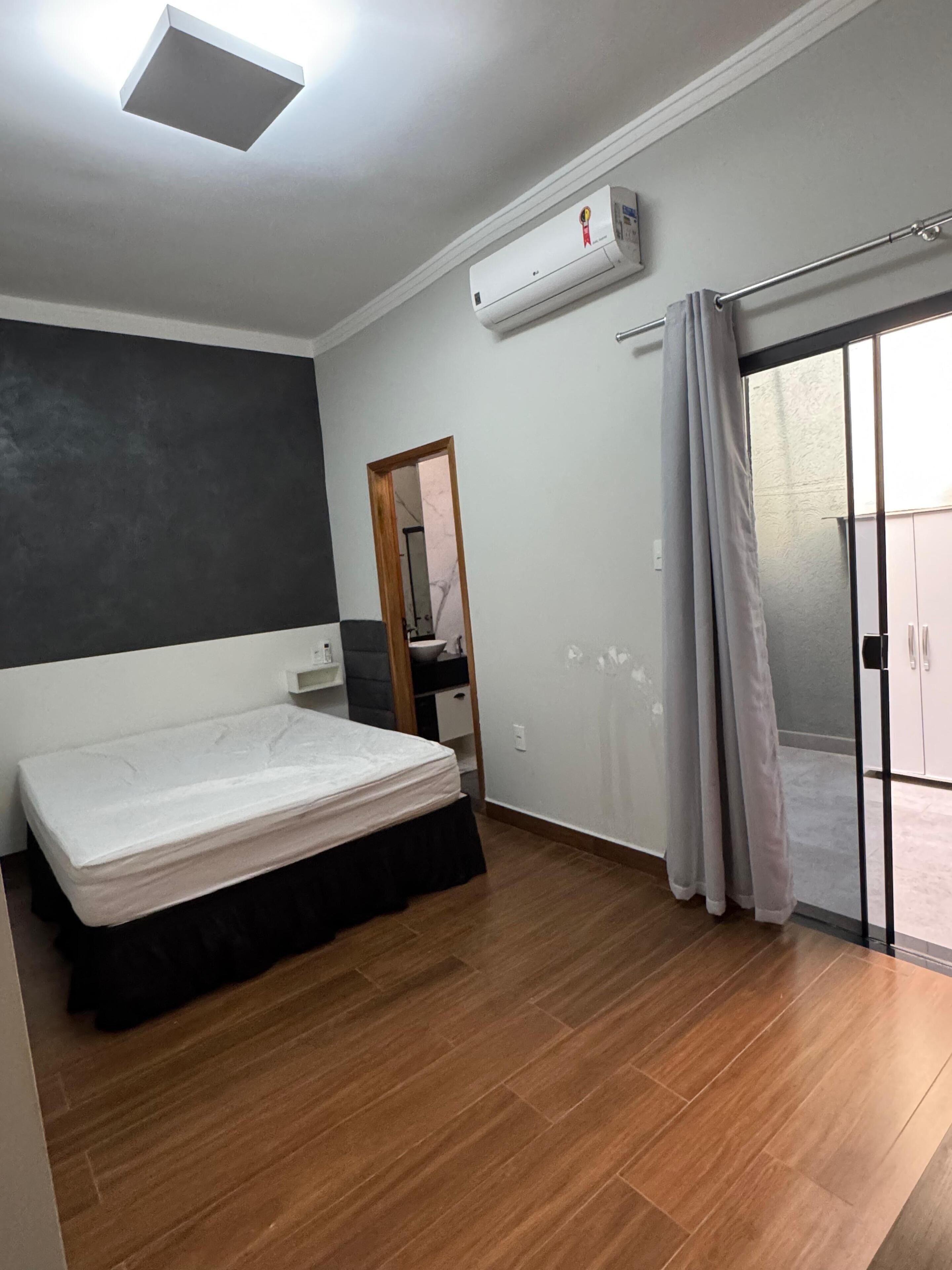 2 slaapkamers, een strijkplank/strijkijzer, gratis wifi