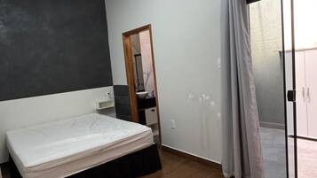 2 slaapkamers, een strijkplank/strijkijzer, gratis wifi