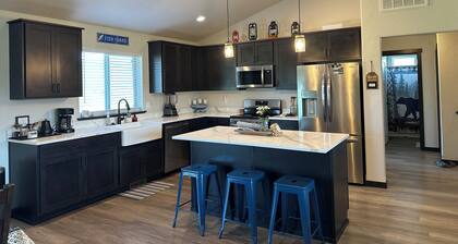 Silverwood 1.6 miles
Spacious 4-bedroom house in beautiful North Idaho