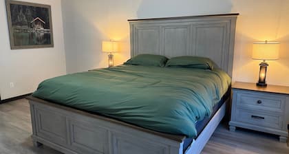 Silverwood 1.6 miles
Spacious 4-bedroom house in beautiful North Idaho