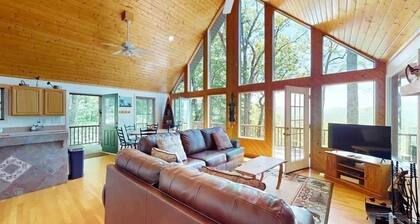 Stunning mountain views, family-friendly cabin, hot tub, kayaks, on two acres
