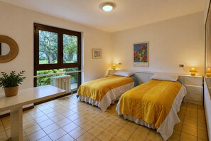 Apartment - Spacious Apartment in Luino for 5 (Luino)
