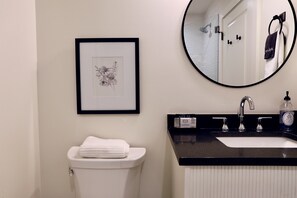 Shower, hair dryer, towels - "The Harrisburg" by OVR (Oxford)