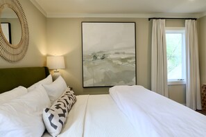 Free WiFi, bed sheets - "The Harrisburg" by OVR (Oxford)