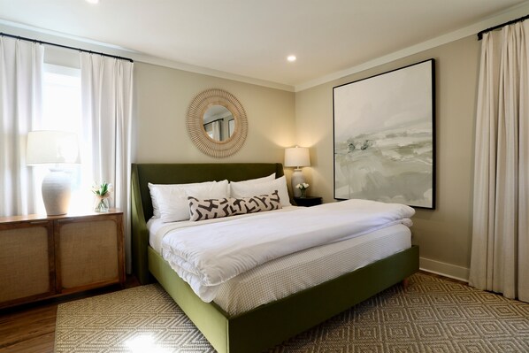 Free WiFi, bed sheets - "The Harrisburg" by OVR (Oxford)