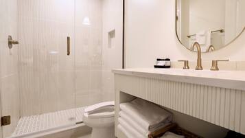 Douche, serviettes fournies