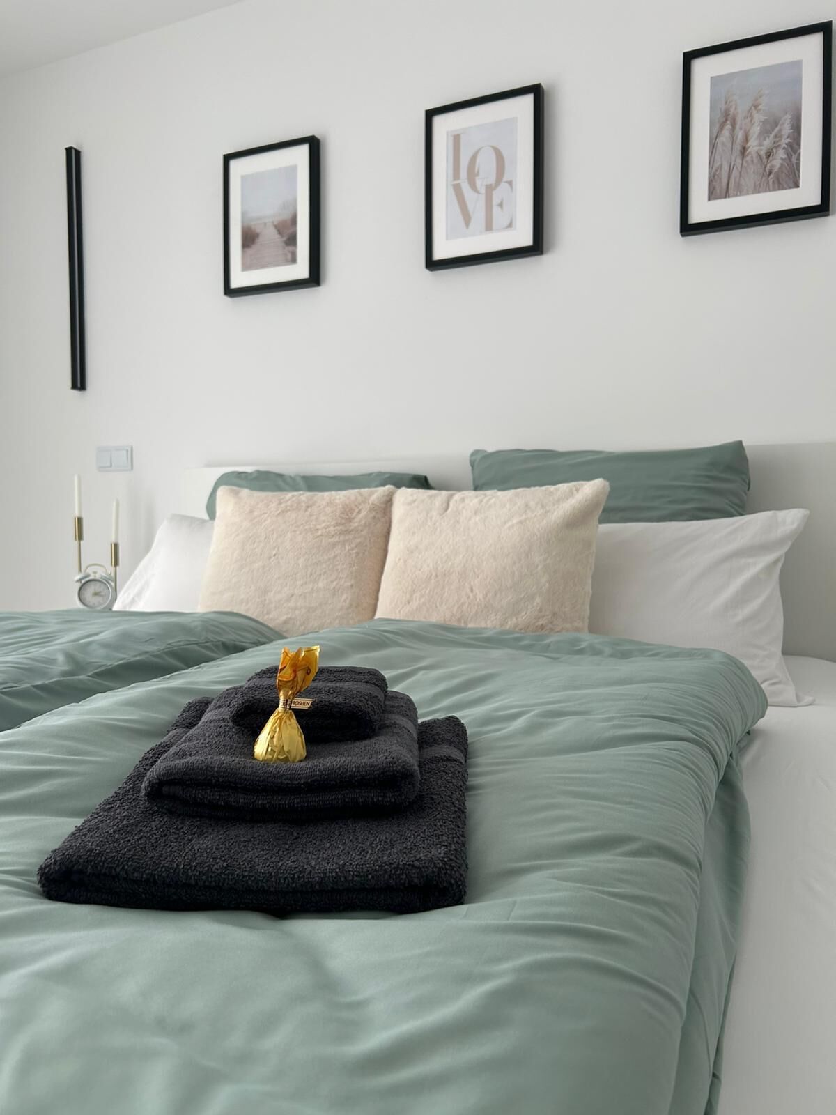 2 Schlafzimmer, Zimmersafe, Schreibtisch, Bügeleisen/Bügelbrett