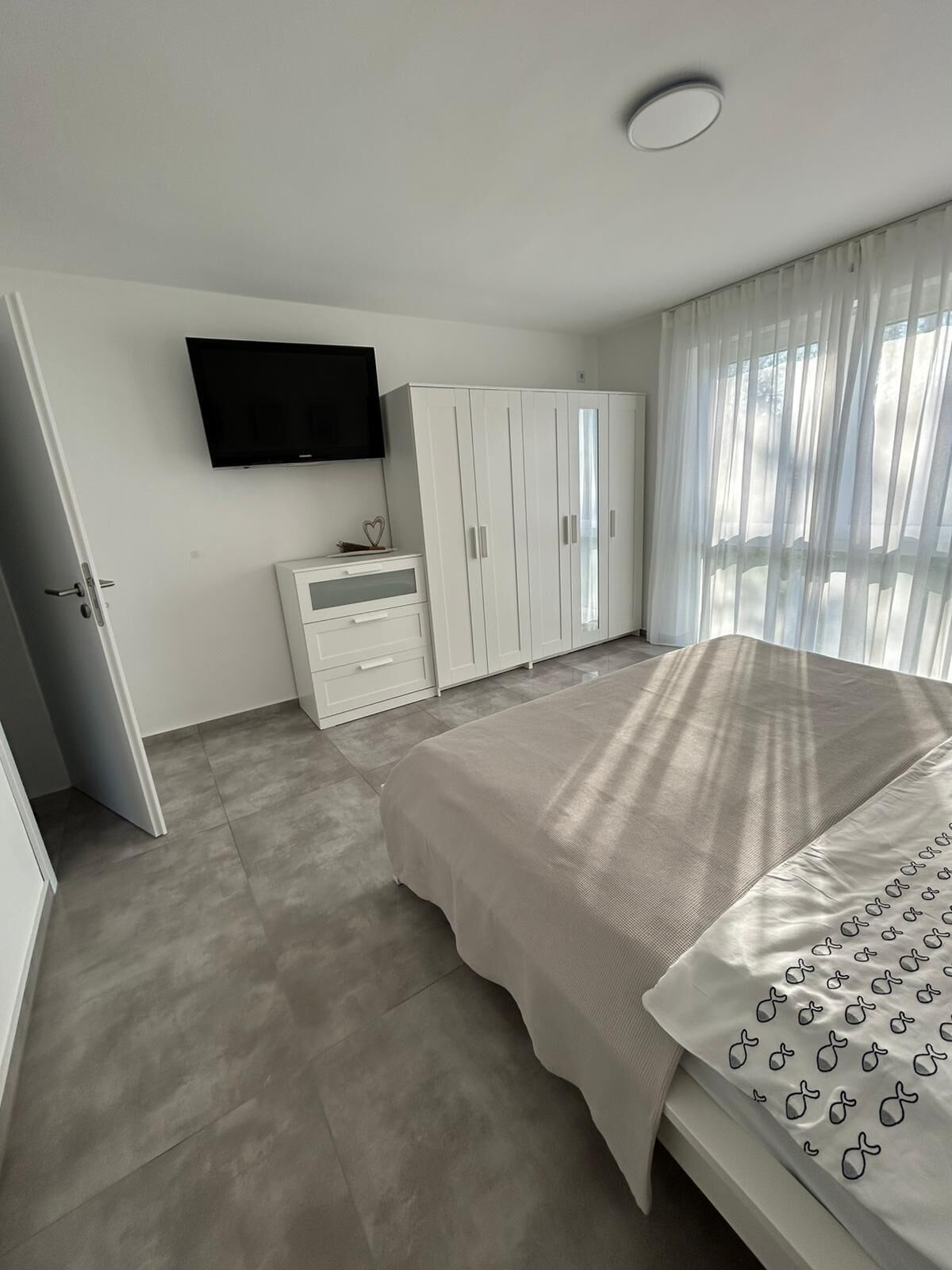2 Schlafzimmer, Zimmersafe, Schreibtisch, Bügeleisen/Bügelbrett