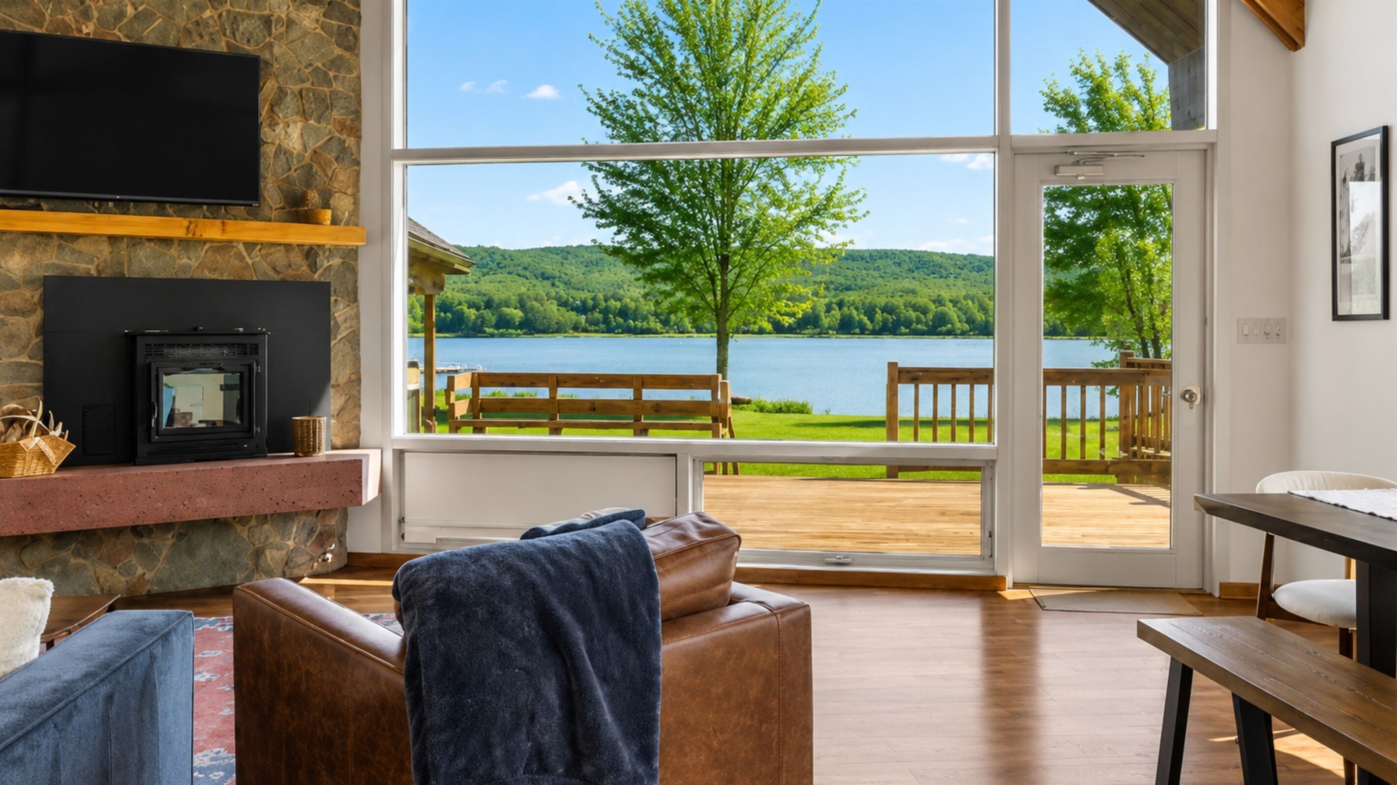 Una Smart TV, una chimenea