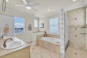 Hair dryer, towels - Salty Dogs by Duncan Real Estate (Holmes Beach)