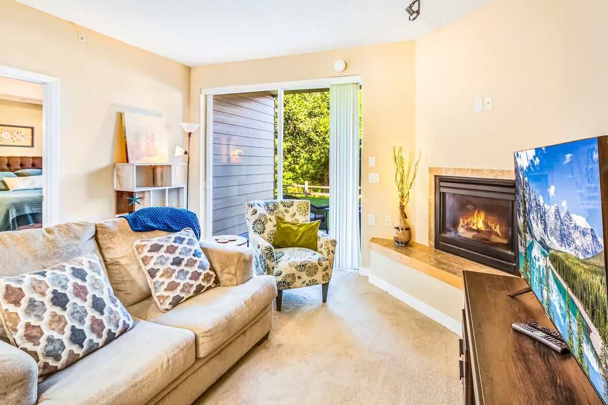 TV, fireplace, offices