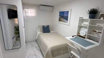 Classic Double or Twin Room | Iron/ironing board, free WiFi