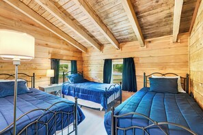 3 bedrooms, free WiFi, bed sheets, wheelchair access