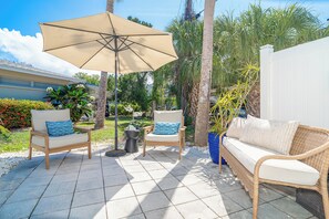 Terrace/patio - Private Siesta Key Escape — Updated 2‑Bedroom Home Just Minutes from the Sand (Siesta Key)