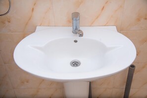 Toallas, jabón y papel higiénico