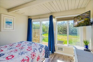WiFi, bed sheets - 2BR Beachfront Condo | Walk DT | Dogs OK | Unit B (Ocean Shores)
