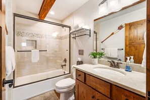 Shower, hair dryer - 3BR Dover Bay Home | Dogs OK | Near Schweitzer (Dover)