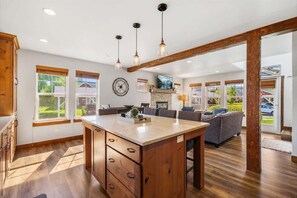 Interior - 3BR Dover Bay Home | Dogs OK | Near Schweitzer (Dover)