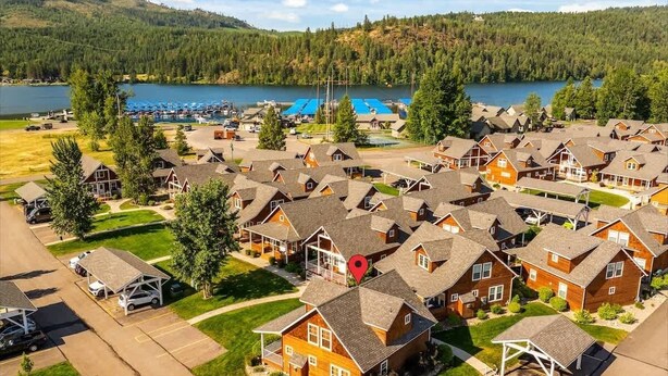 A residential area with houses, a parking lot, and a lake in the background. - Waterfront Dover Bay House: Walk to Marina & (Dover)