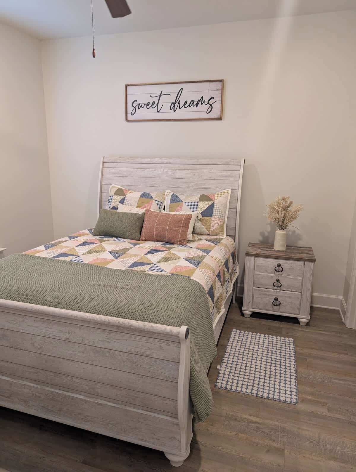 Iron/ironing board, WiFi, bed sheets