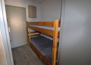 Room - Studio Cabin with pools, wifi, parking, close to the sea and shops (LE GRAU DU ROI)