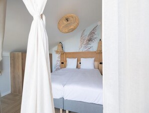 3 bedrooms, bed sheets - Water's Edge Wellness Retreat With Sauna (Workum)