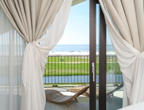 Apartment | Balcony - Water's Edge Wellness Retreat With Sauna (Workum)