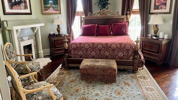 Iron/ironing board, bed sheets