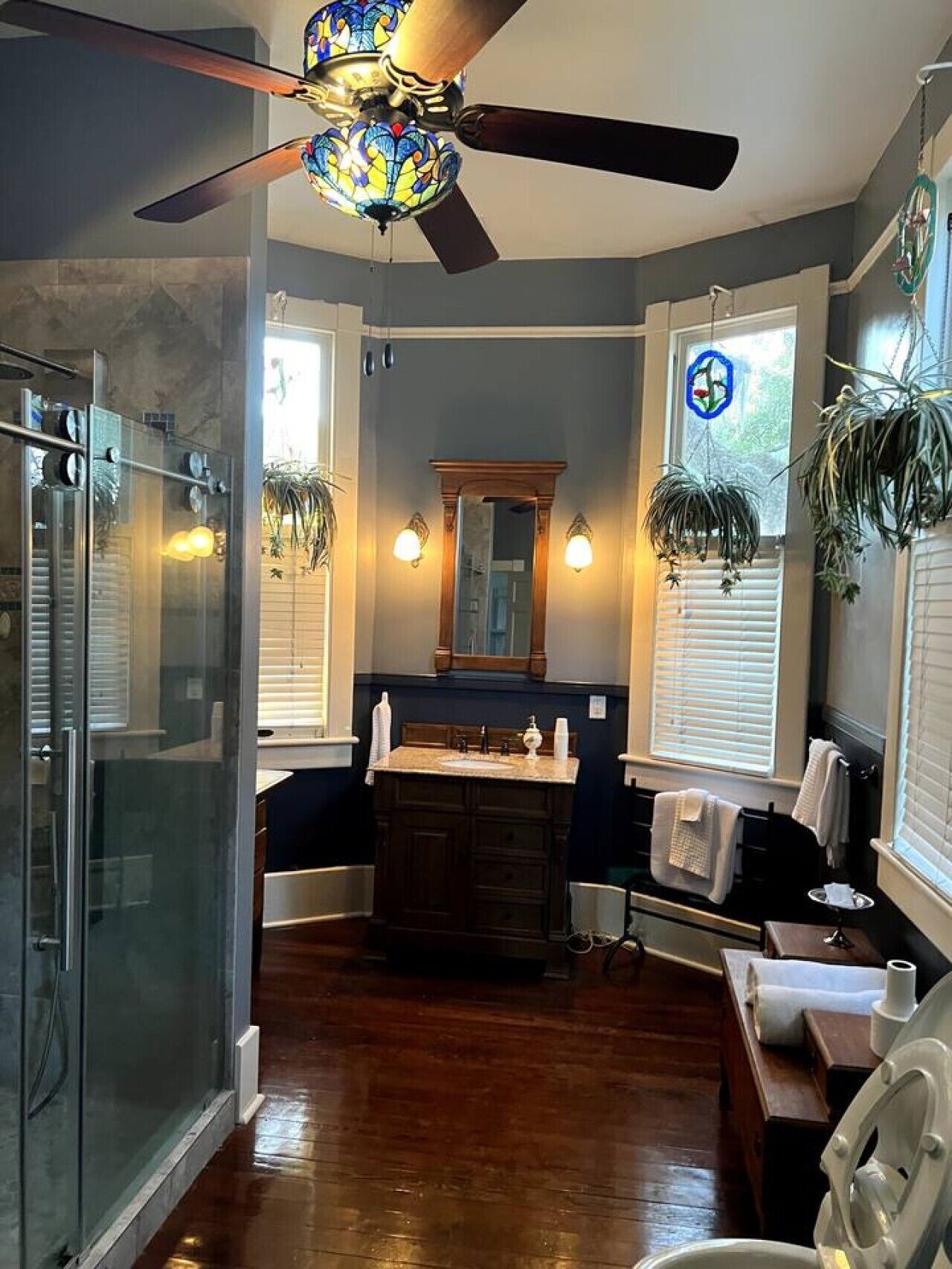 Shower, jetted bath, hair dryer, bidet