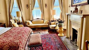 2 bedrooms, desk, iron/ironing board, WiFi