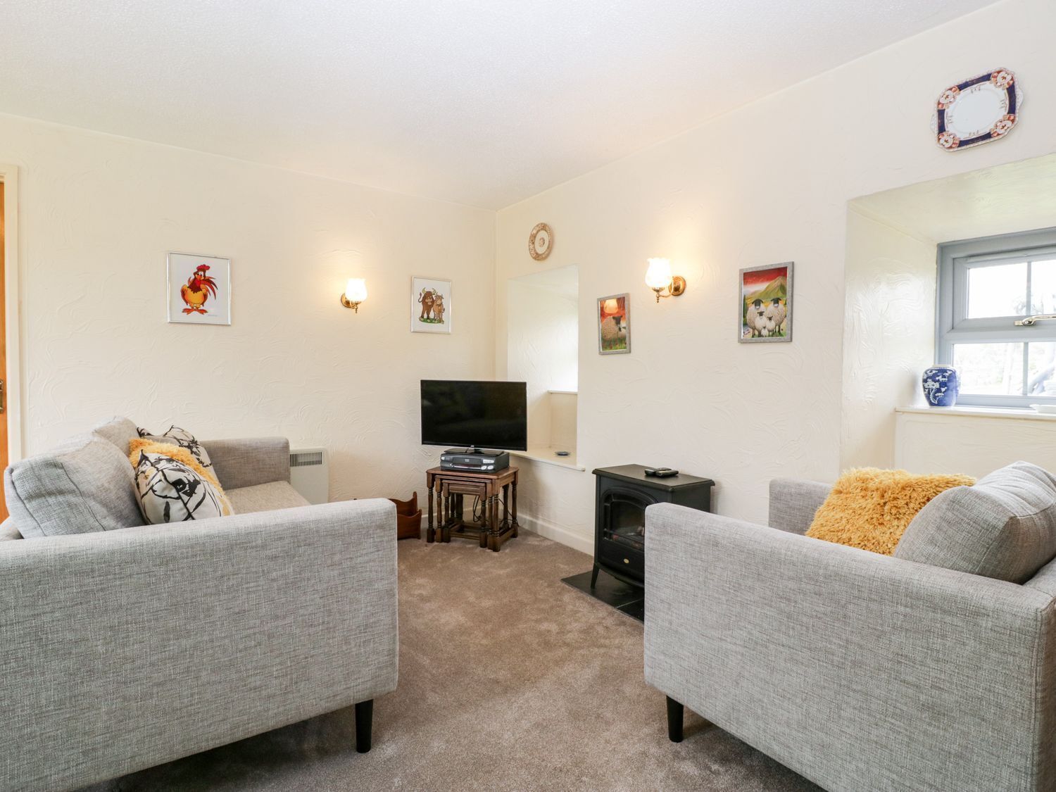 Oak Tree, Pet Friendly, Character Holiday Cottage In Brean - Weston-super-Mare