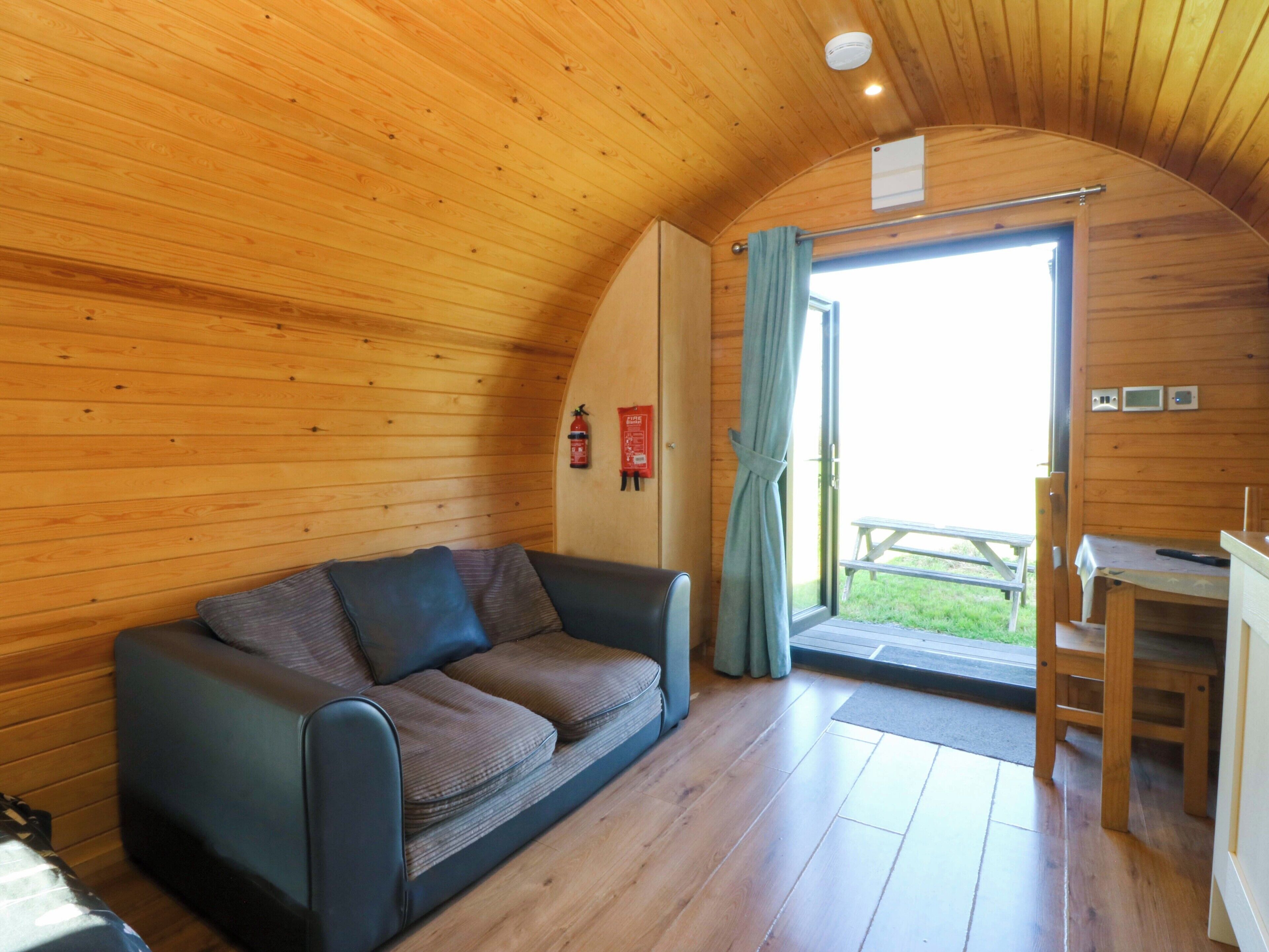 Bron Eifion Pod 3, Pet Friendly, Country Holiday Cottage In Criccieth - Criccieth