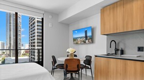 Iron/ironing board, WiFi, bed sheets - 501 First|Junior Studio w/ Private Beach Access (Miami)