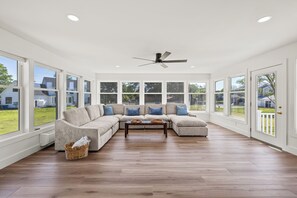Living area - Coastal Retreat in Peaceful Waterfront Community (Harbeson)