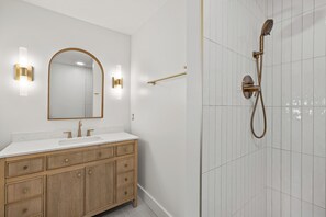 Shower, towels, toilet paper - Coastal Retreat in Peaceful Waterfront Community (Harbeson)