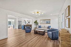 Living area - Coastal Retreat in Peaceful Waterfront Community (Harbeson)