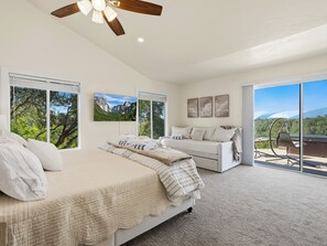 Room - New! Yosemite Starsong with pool/hot tub/EV/huge views (Coarsegold)