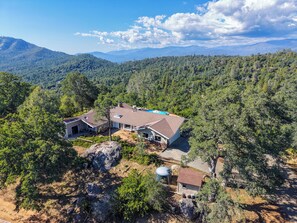 Exterior - New! Yosemite Starsong with pool/hot tub/EV/huge views (Coarsegold)