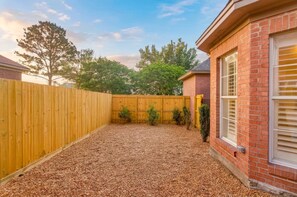 3 bedrooms, Internet - Spacious 3-bedroom Home in Montgomery (Montgomery)