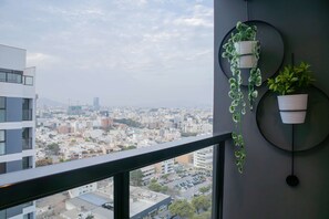 House | 1 bedroom, Internet - w Lovely 1BR w Swimming Pool in San Isidro (Lima)