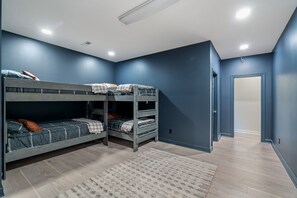 6 habitaciones, tabla de planchar con plancha y wifi gratis 