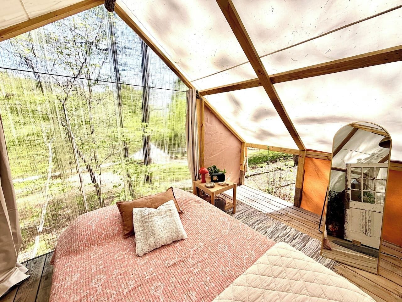 WiFi, bed sheets