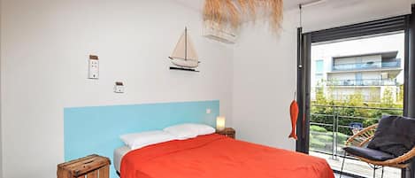 Iron/ironing board, travel cot, free WiFi