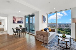 TV - Spectacular Views - Bright Spacious CBD Sky Escape (Melbourne)
